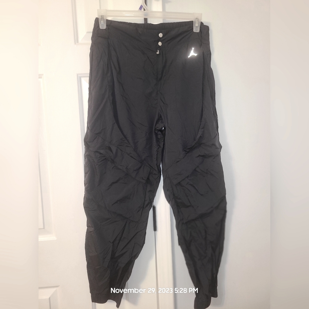 Air Jordan Utility pants CU6354-010.